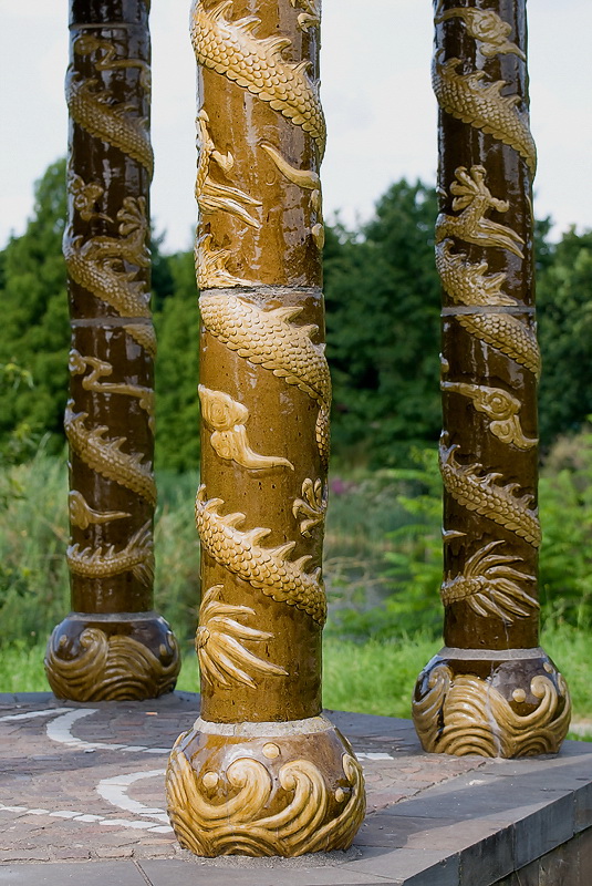 Statue Aasee BocholtD35_9161 als Smart-Objekt-1 Kopie.jpg - Die wunderschönen Verzierungen an den Trag - Säulen passen hervorragend in die schöne Landschaft